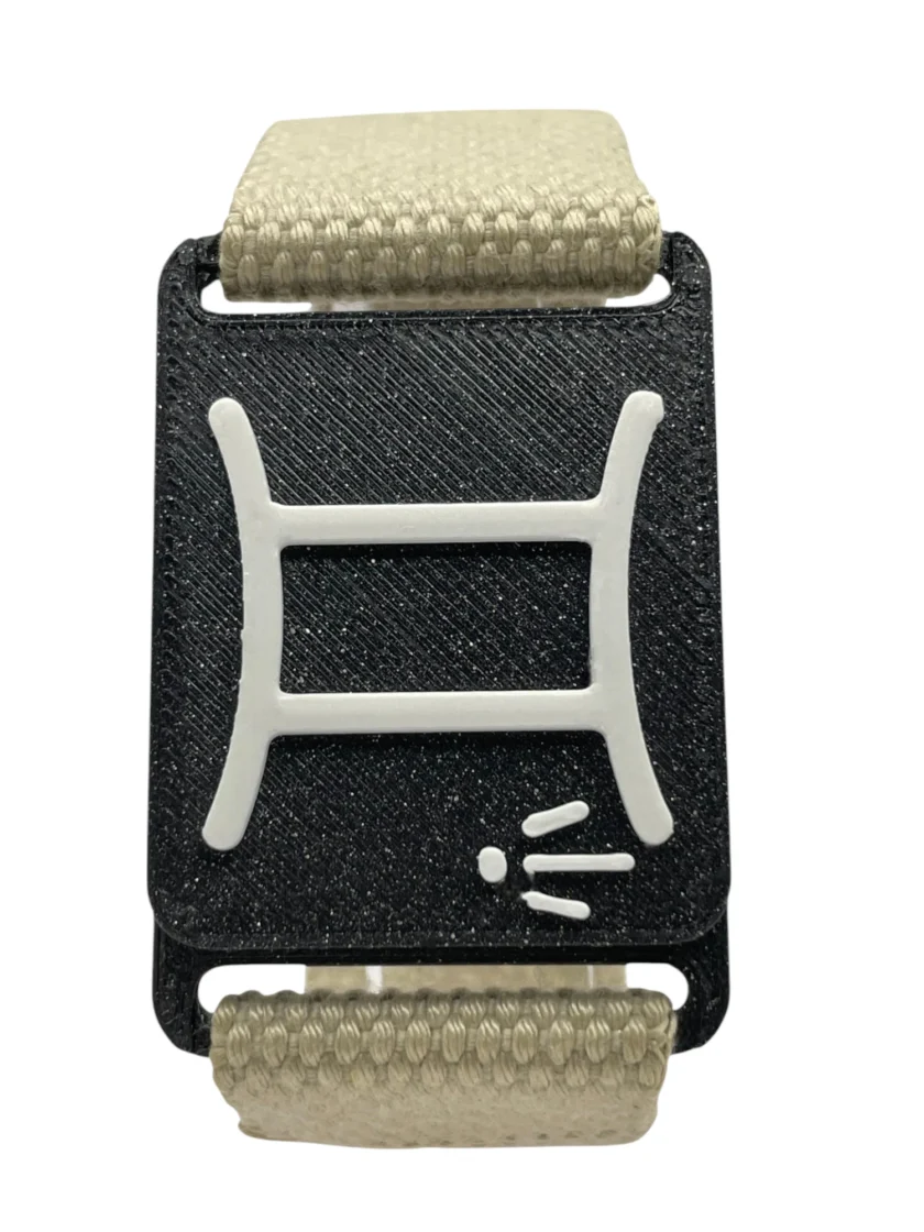Bracelet réglable captivant SanClic - thème zodiaque GEMEAUX made in France, en sangle certifiée Oeko-Tex avec fermeture en PETG et aimant intégré, pour un cadeau original.