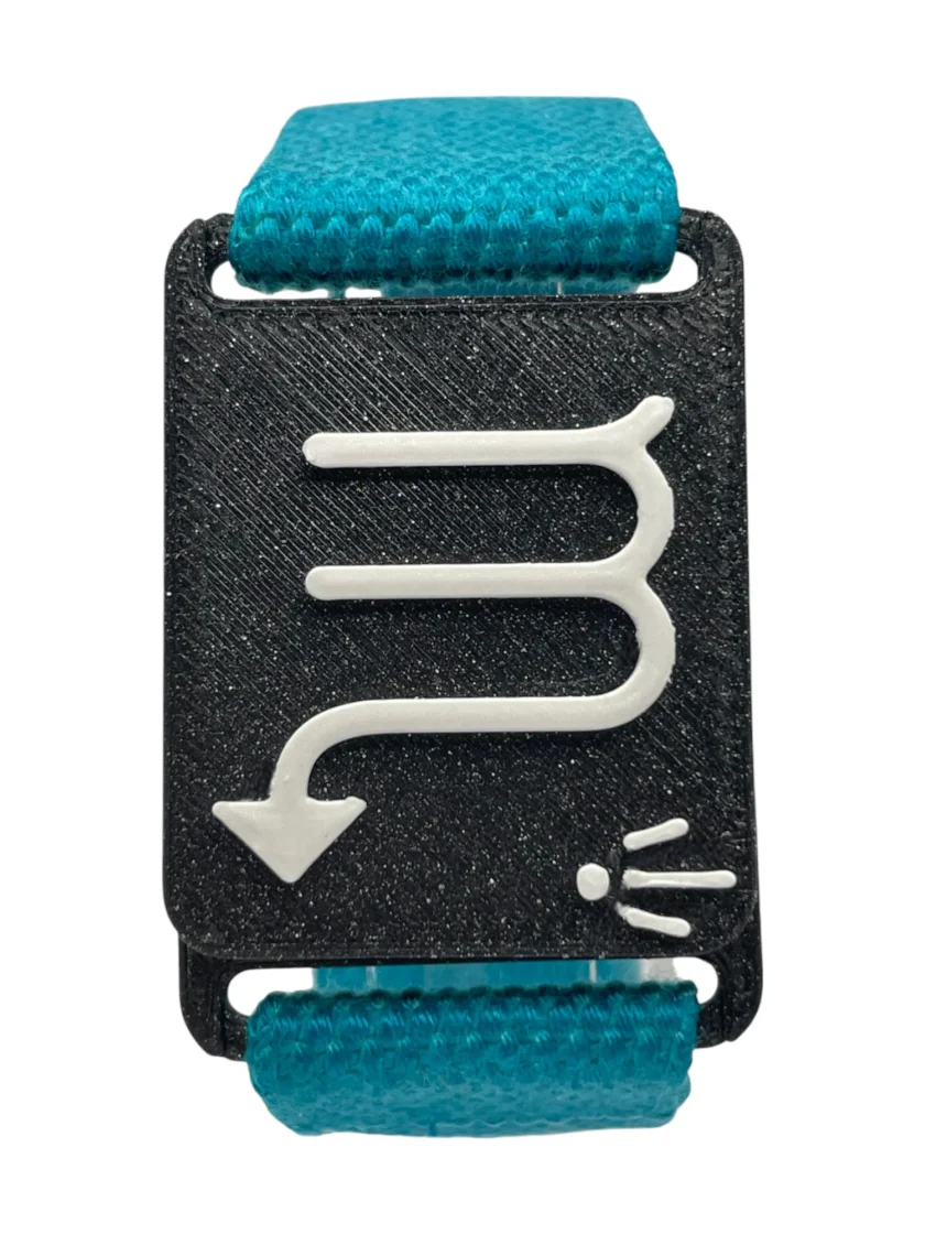Bracelet réglable captivant SanClic - thème zodiaque SCORPION made in France, en sangle certifiée Oeko-Tex avec fermeture en PETG et aimant intégré, pour un cadeau original.