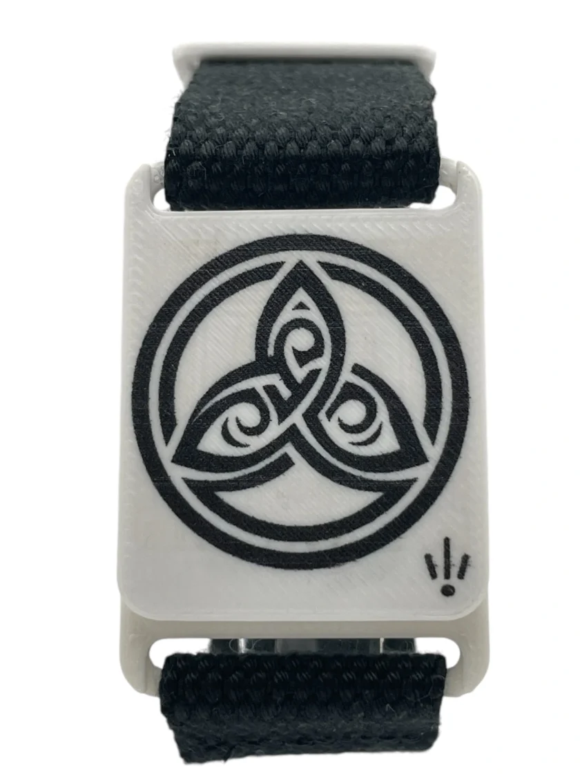 Bracelet réglable exclusif SanClic - thème CELTE made in France, en sangle certifiée Oeko-Tex avec fermeture en PETG et aimant intégré, pour un cadeau original.