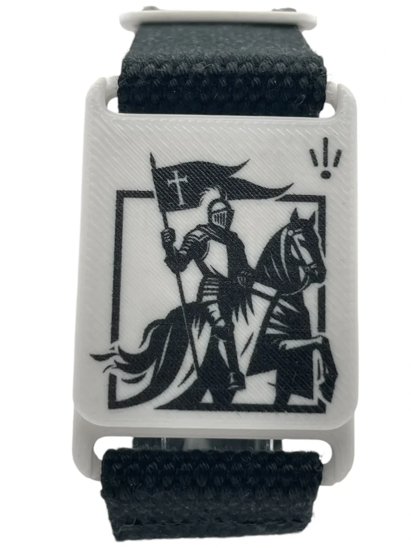 Bracelet réglable exclusif SanClic - thème CHEVALIER made in France, en sangle certifiée Oeko-Tex avec fermeture en PETG et aimant intégré, pour un cadeau original.
