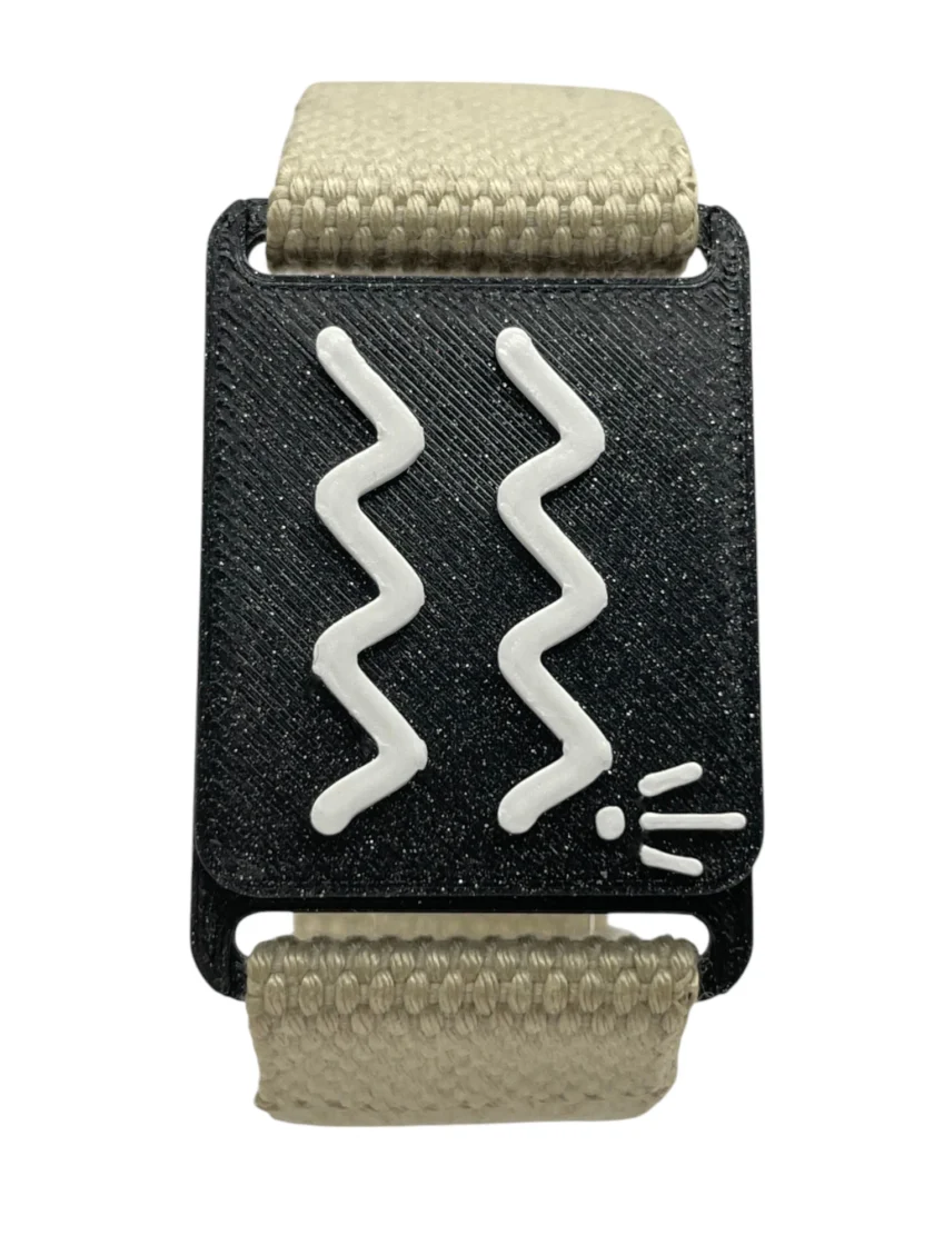 Bracelet réglable captivant SanClic - thème zodiaque VERSEAU made in France, en sangle certifiée Oeko-Tex avec fermeture en PETG et aimant intégré, pour un cadeau original.